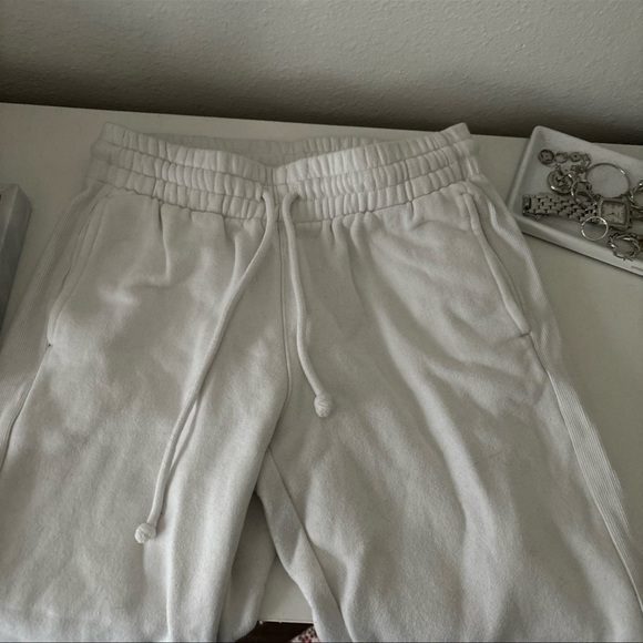 Aritzia sweatpants - Picture 1 of 3